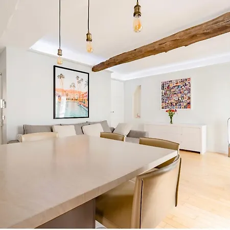 Stylish Place In Prime Location Homestay